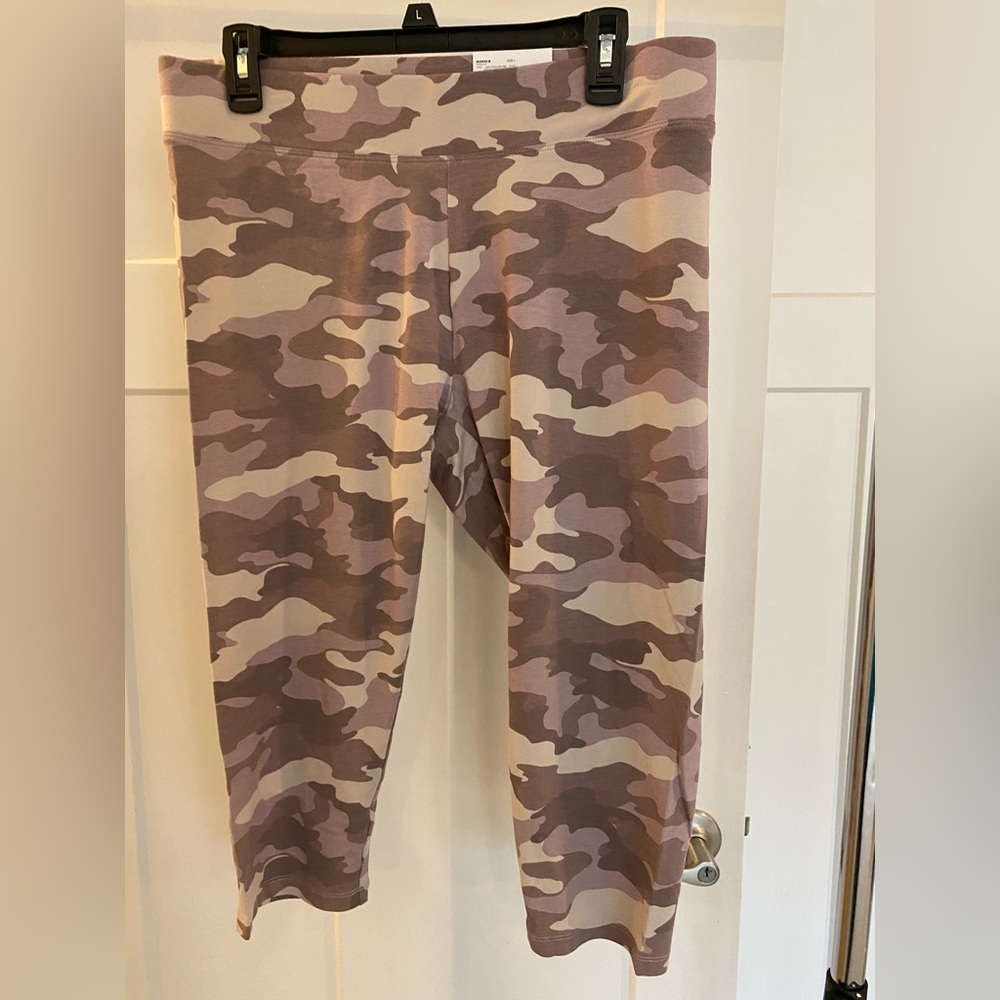 Sonoma Womens Mauve Camo Crop Leggings. Size Large